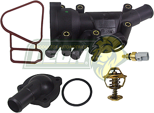 TOMA AGUA C/TERMOSTATO P/BOMBA DE AGUA FORD FIESTA 03-10 1.6, IKON 00-15 1.6L, KA 01-08 1.6L 82° C/CARCASA, JUNTA Y SENSOR “BRIDA TIPO TORTUGA” (PLASTICO)