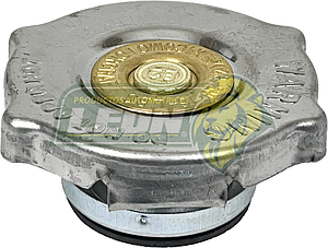 TAPON RADIADOR 16 Lbs. FORD TOPAZ 4C. 2.0, 2.3L 84-85, V6 3.0, 3.6L 84-85, TAURUS V6 3.8L 1990, THUNDERBIRD 4C. 2.3L, V6 3.8L 1985, COUGAR 4C. 2.3L 1985, V6 3.3, 3.8L 1985, V8 5.0L 1985, FAIRMONT 4C. 2.3L 80-83, V6 3.3, 3.8L 80-83, V8 4.0, 5.0L 80-83, MUSTANG 4C. 2.3L 80-84, V6 3.3, 3.8L 80-84, V8 4.2, 5.0L 80-84, GRAND MARQUIS V6 3.8L 82-92, V8 4.2, 4.6, 5.0, 5.8L 82-92, CROWN VICTORIA V8 4.6L 1992, LINCOLN TOWN CAR V8 4.6L 91-92 QUEZADA