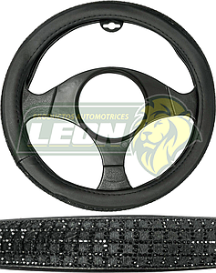 FUNDA P/VOLANTE NEGRA CON PEDRERIA T/DIAMANTE EN CUADRO NEGRO, MEDIANA 38 cm.