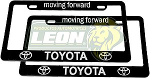 PORTAPLACAS NEGRAS GRABADAS TOYOTA LETRAS CROMADAS (JGO. c/2 pzas.)