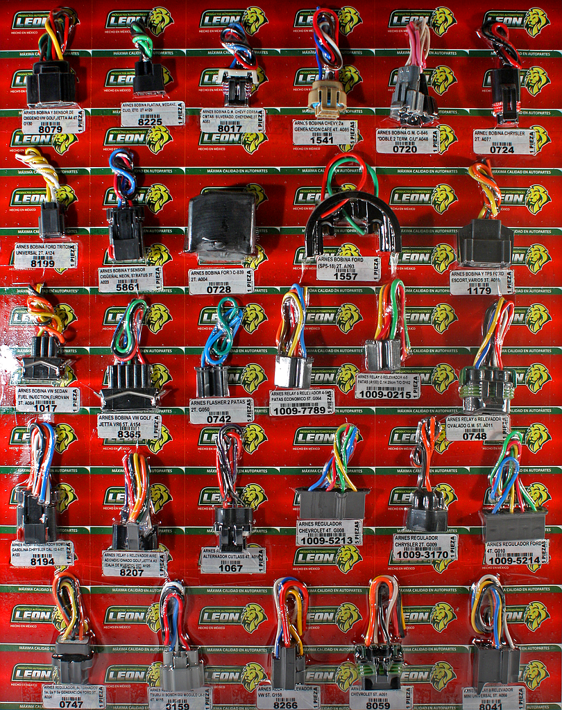 MUESTRARIO DE ARNES TABLA #3 (P/BOBINA, FLASHER, REGULADOR, RELAY)