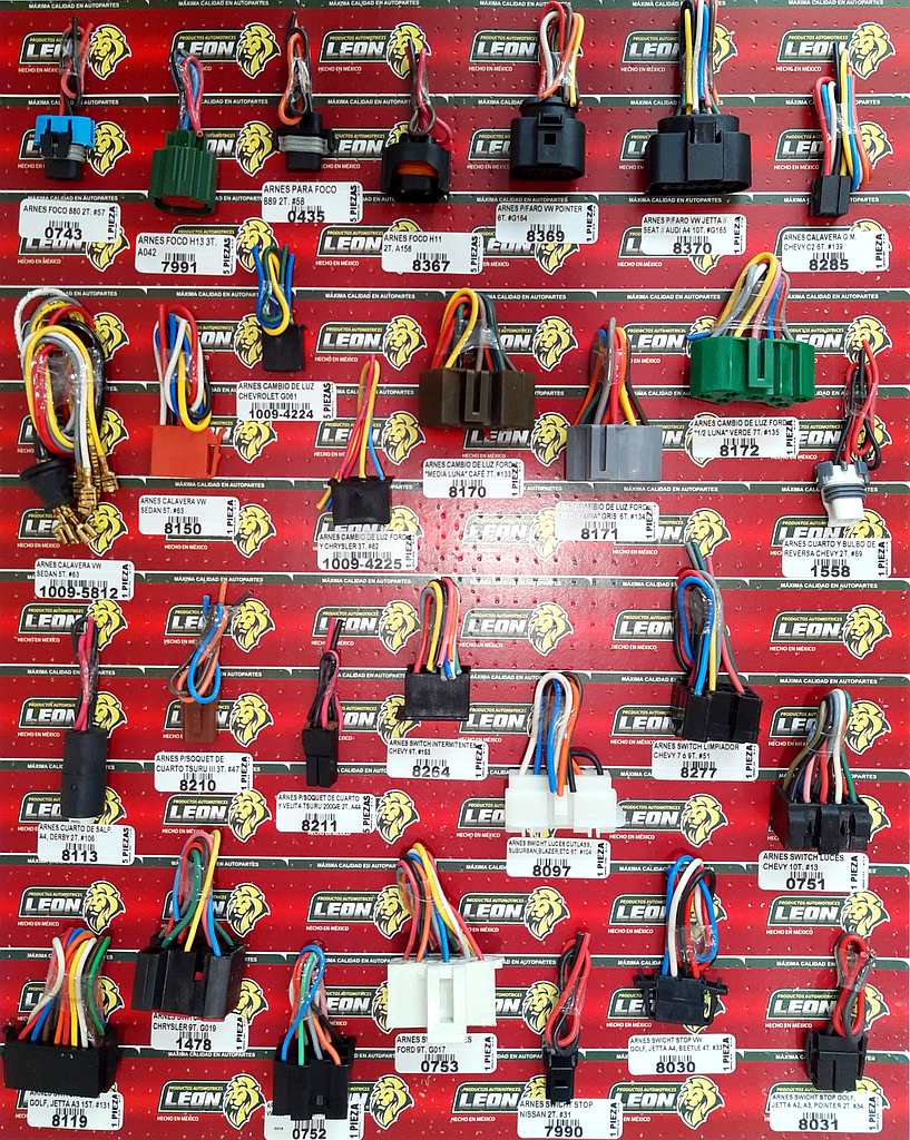 MUESTRARIO DE ARNES TABLA #6 (P/FOCO, FARO, CALAVERA, CAMBIO LUZ, CUARTOS, SOQUET, SWITCHES)