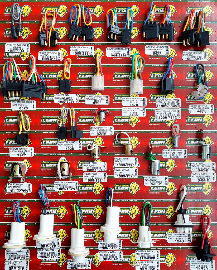 MUESTRARIO DE ARNES TABLA #7 (CONECTORES MOLDEADOS, ENCHUFES DE UNIDAD, SOQUETS)