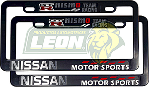 PORTAPLACAS NEGRAS UNIVERSAL C/STICKER NISMO NISSAN TEAM RACING NACIONAL (JGO c/2 pz.)