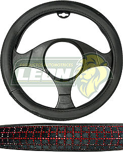 FUNDA P/VOLANTE NEGRA CON PEDRERIA T/DIAMANTE EN CUADRO ROJO, MEDIANA 38 cm.
