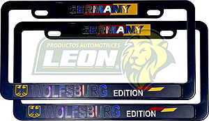 PORTAPLACAS NEGRAS UNIVERSAL C/STICKER GERMANY WOLFSBURG NACIONAL (JGO c/2 pz.)